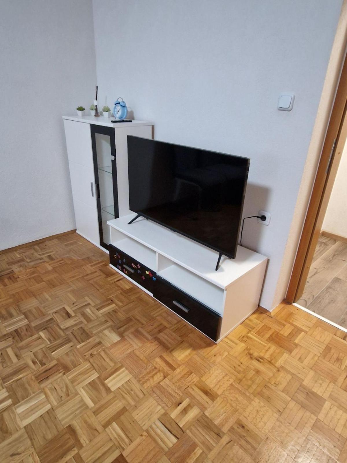 Apartma-Sobe Lejla Vipava Exteriér fotografie
