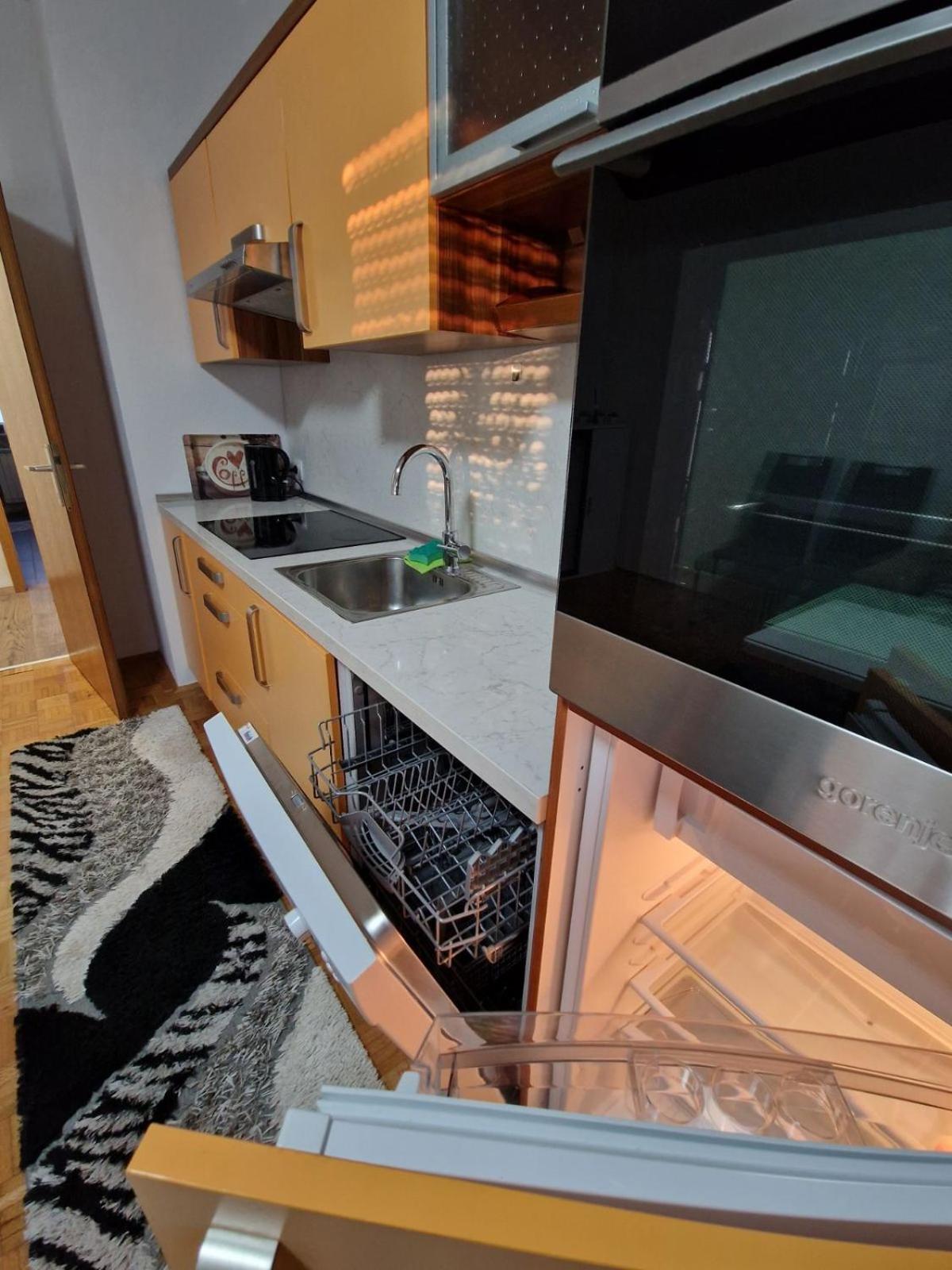 Apartma-Sobe Lejla Vipava Exteriér fotografie