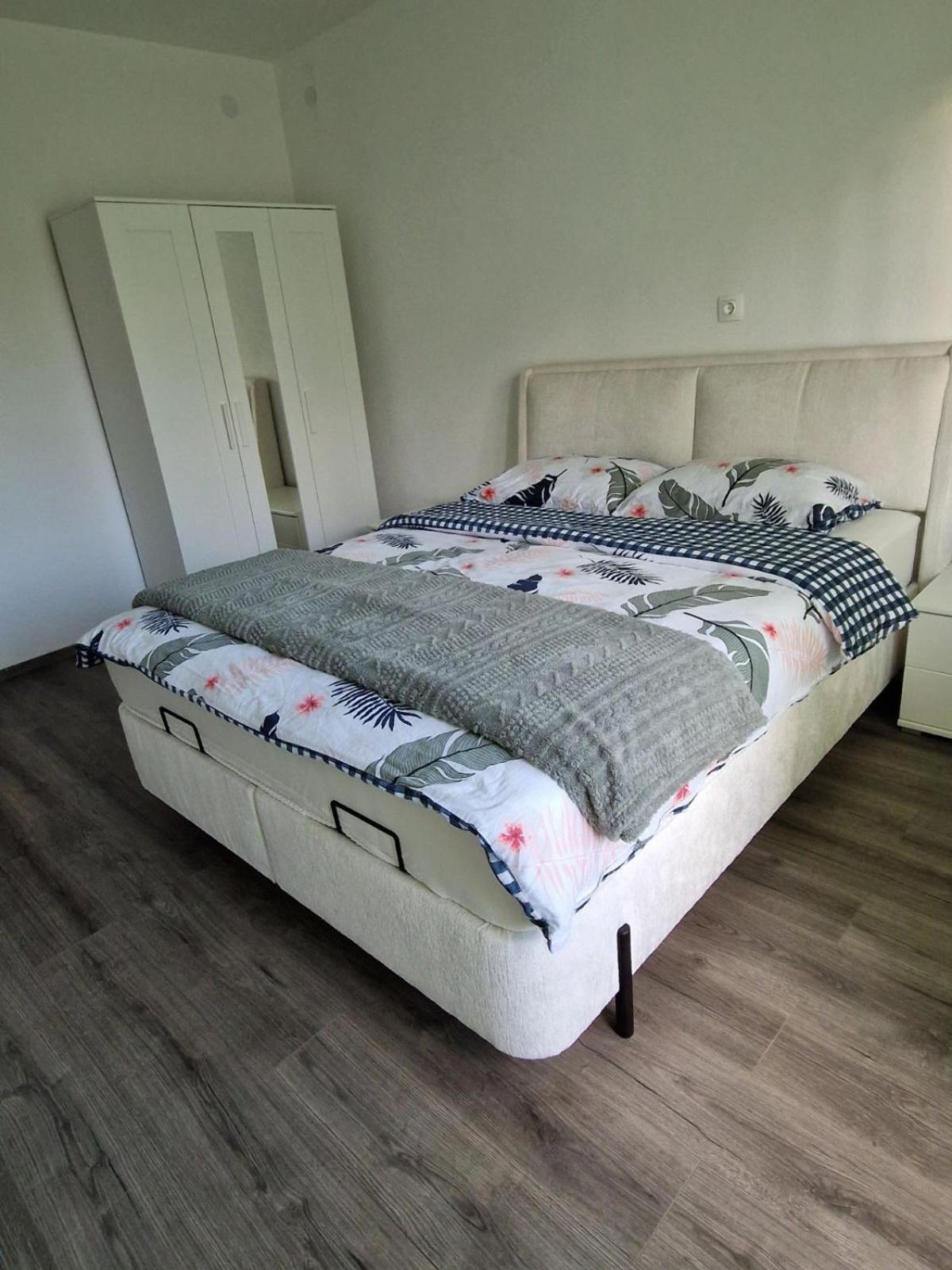 Apartma-Sobe Lejla Vipava Exteriér fotografie