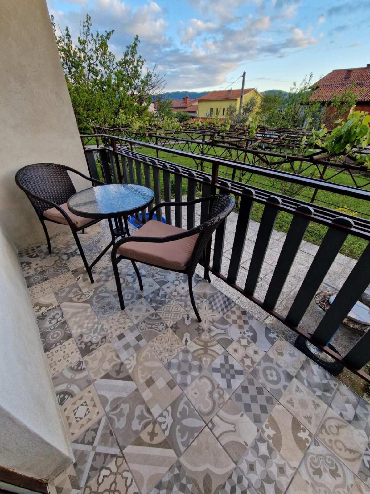 Apartma-Sobe Lejla Vipava Exteriér fotografie