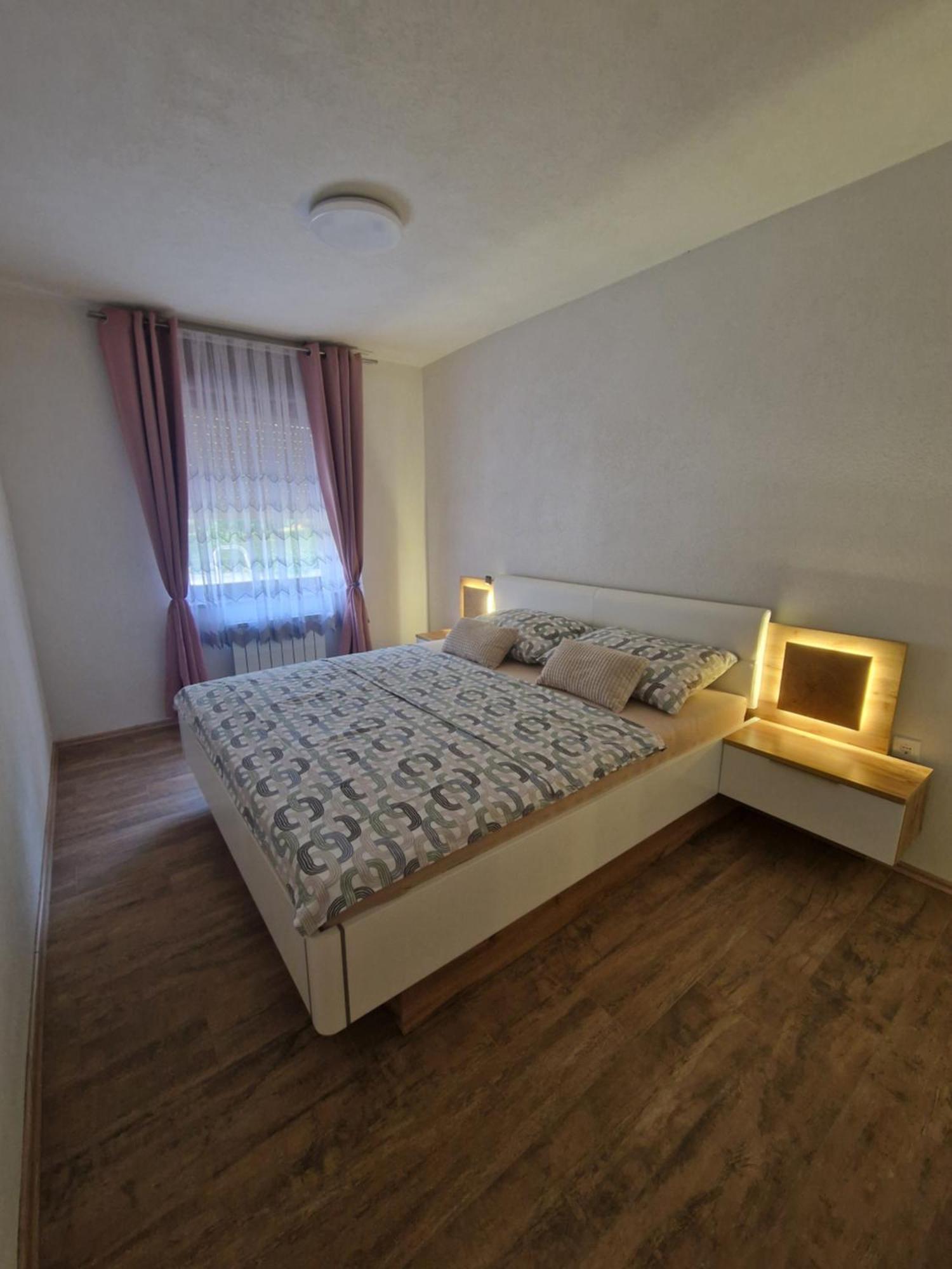 Apartma-Sobe Lejla Vipava Exteriér fotografie