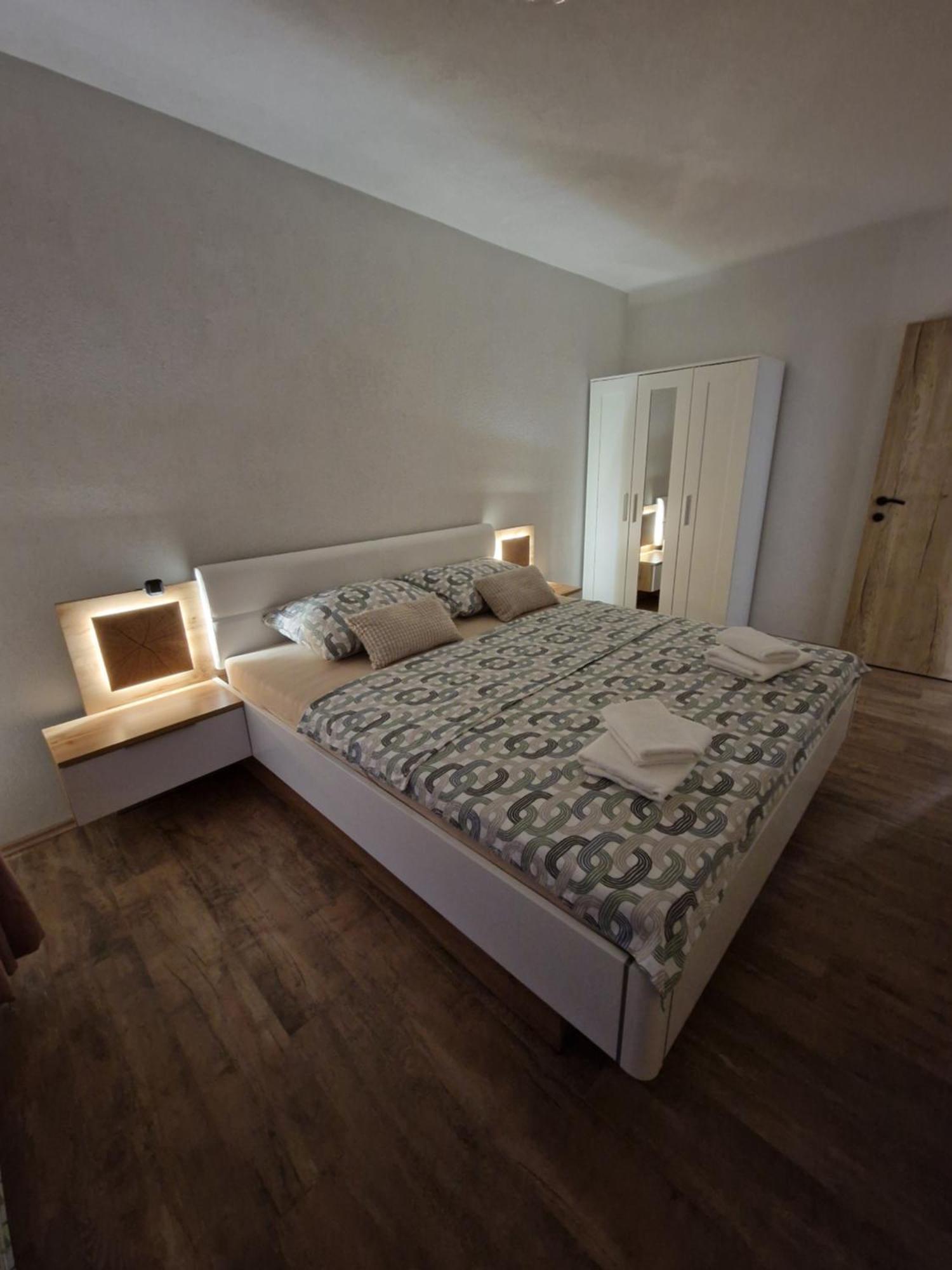 Apartma-Sobe Lejla Vipava Exteriér fotografie