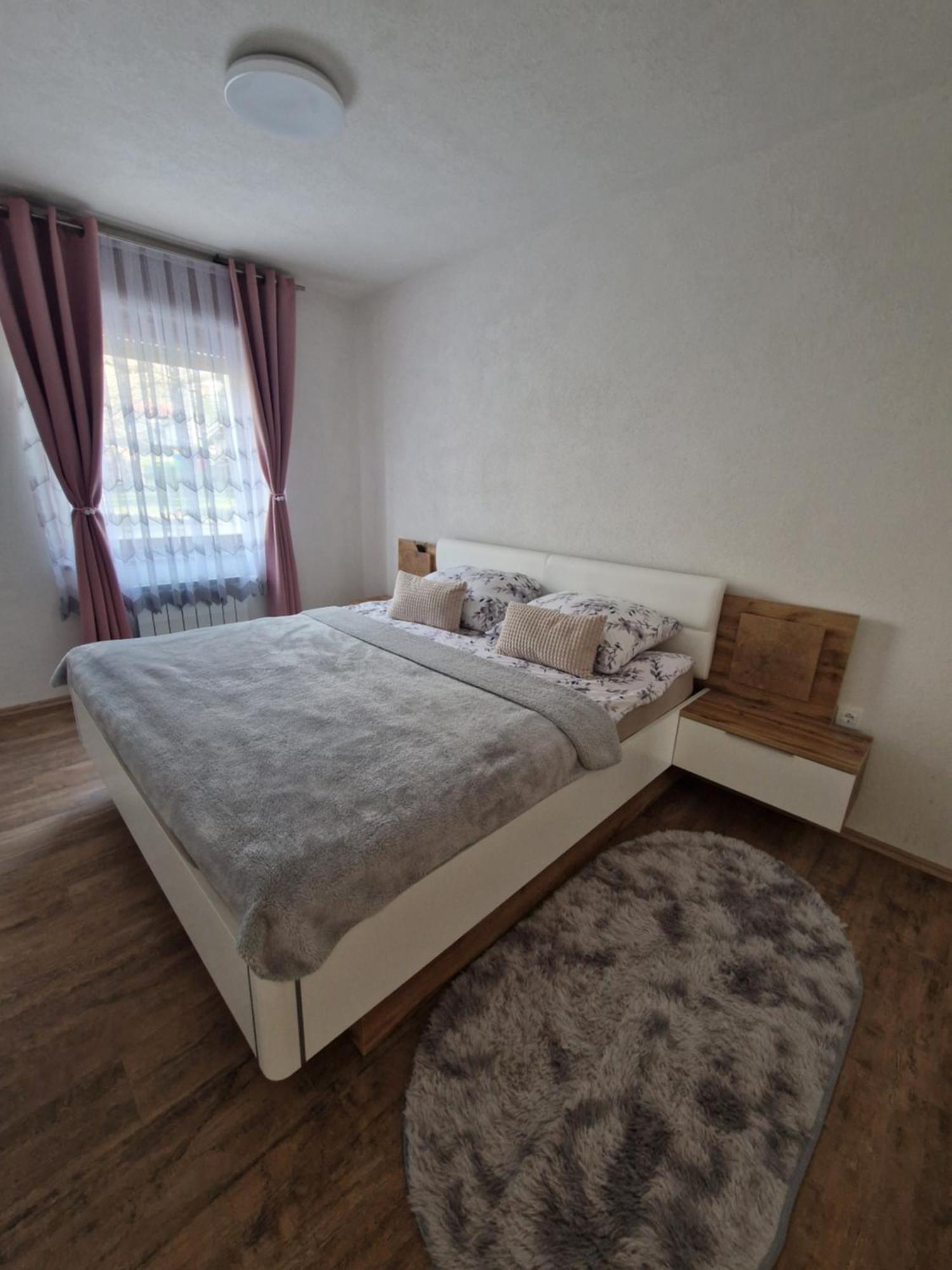Apartma-Sobe Lejla Vipava Exteriér fotografie