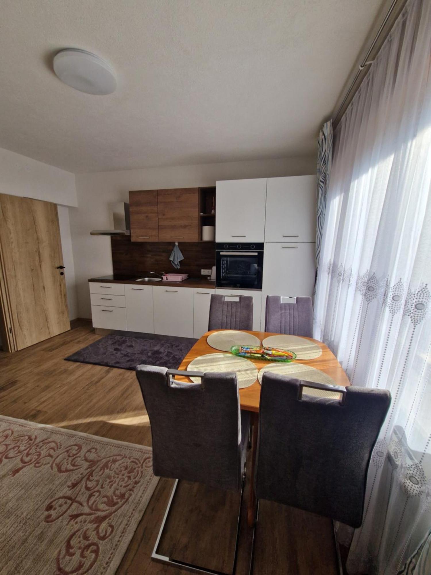 Apartma-Sobe Lejla Vipava Exteriér fotografie
