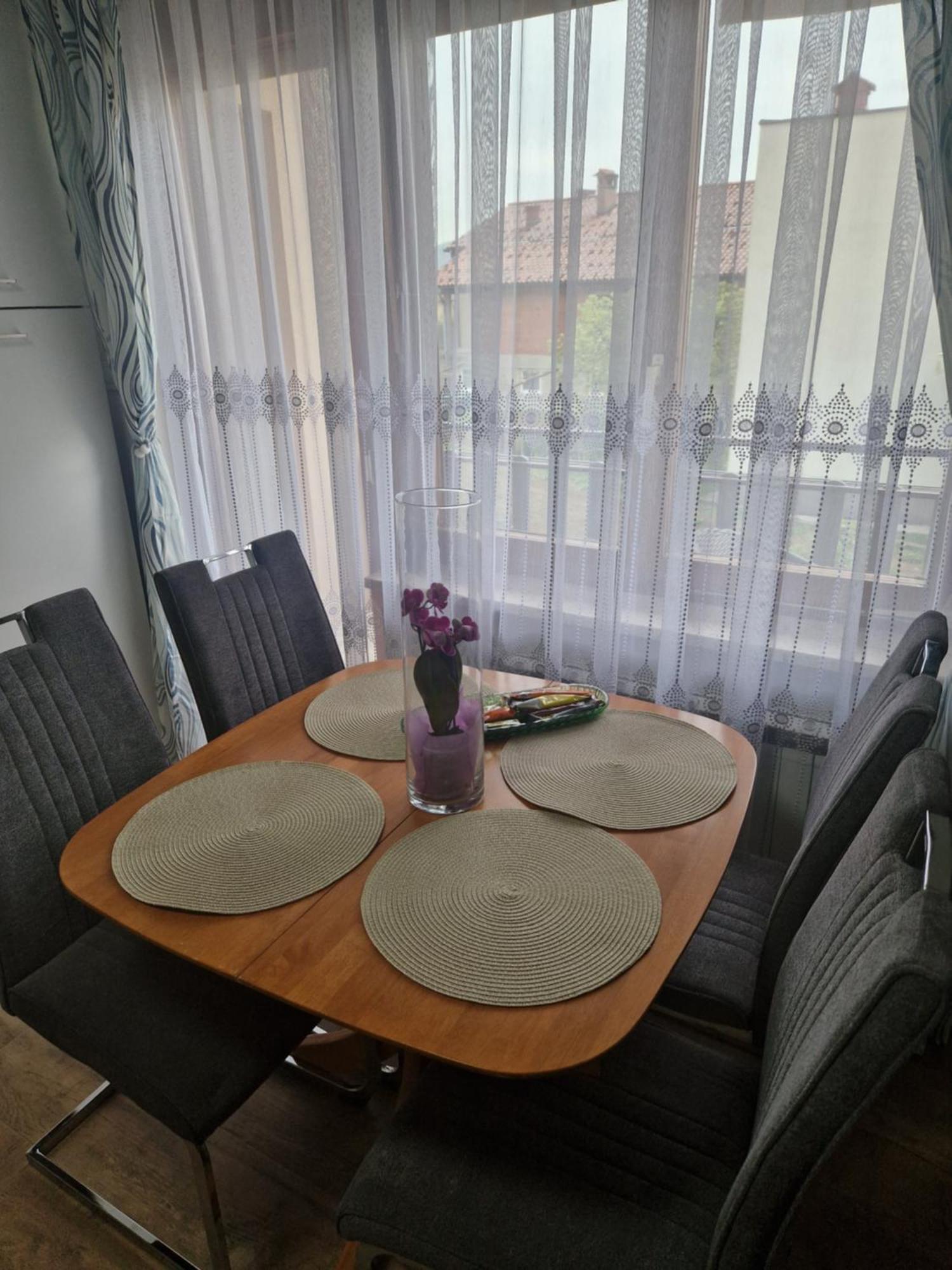 Apartma-Sobe Lejla Vipava Exteriér fotografie