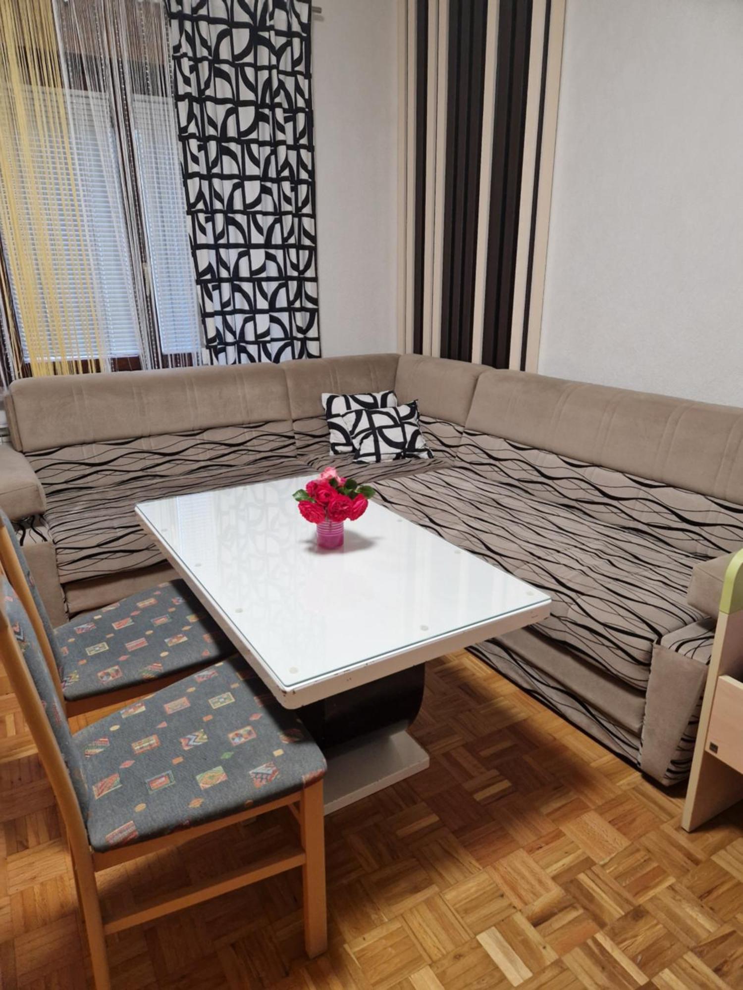 Apartma-Sobe Lejla Vipava Exteriér fotografie